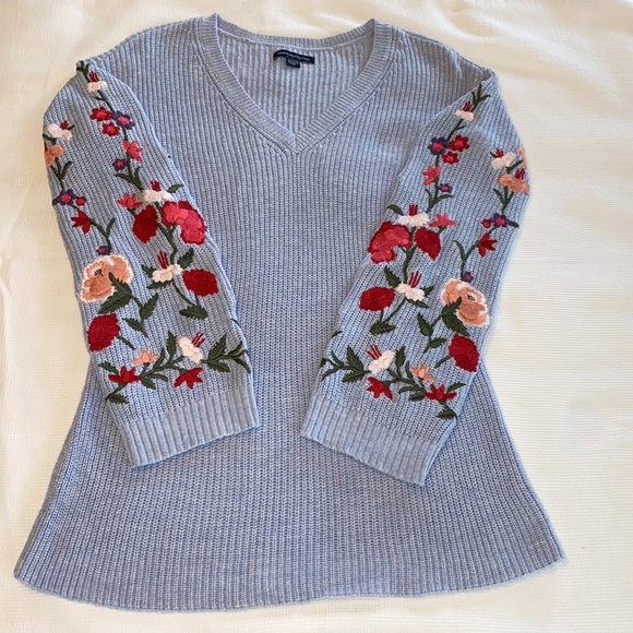 American Eagle Light Blue Woman’s Embroidered Sweater Size XS - Picture 5 of 12